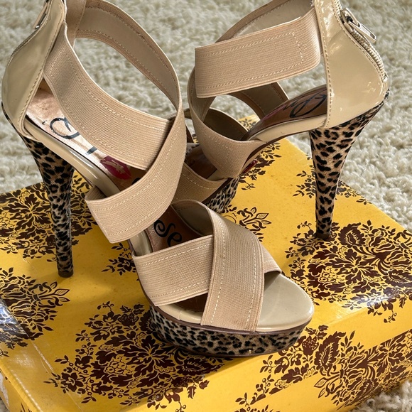 Shoes - Picture 1 of 2